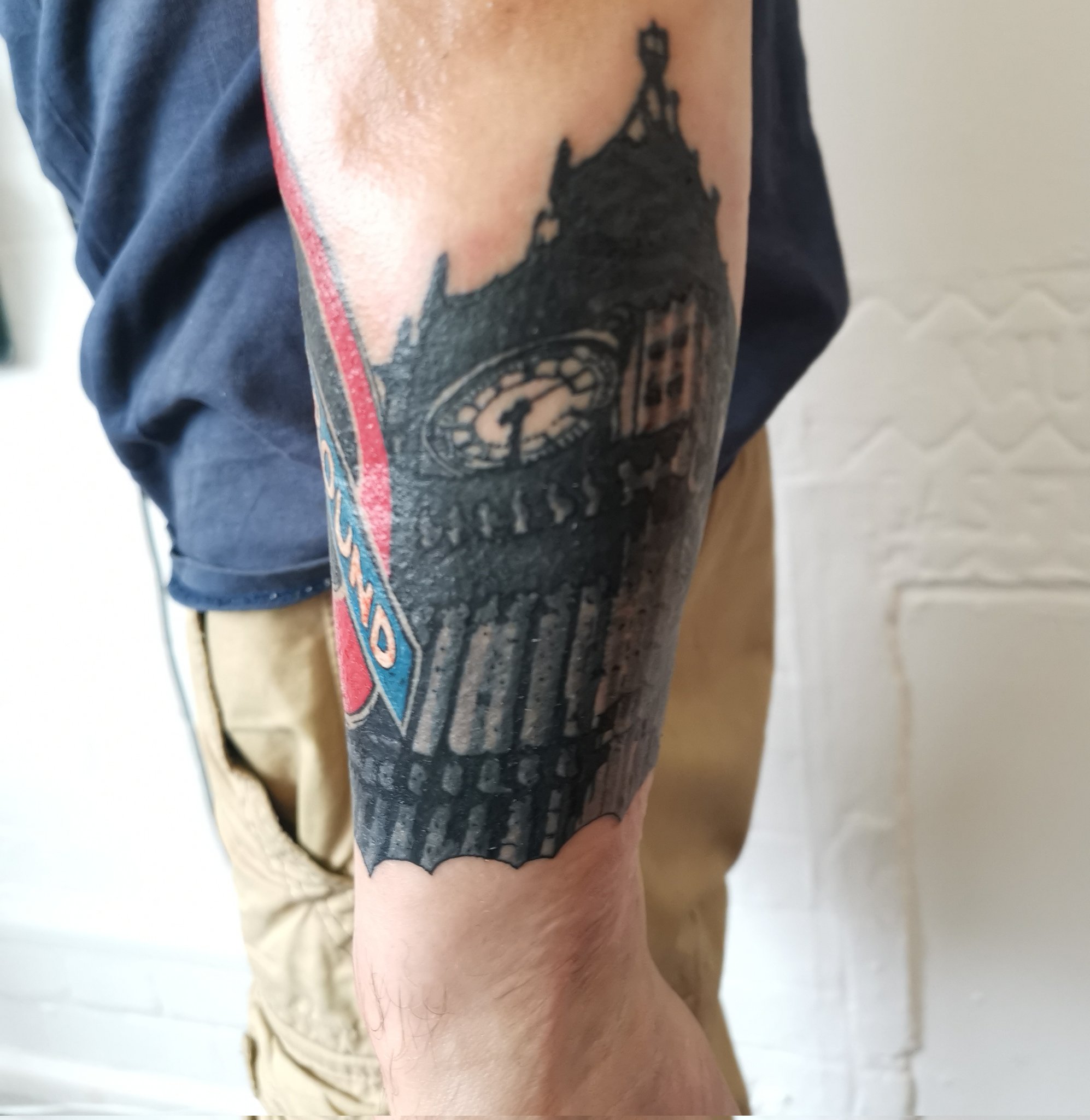 The The Tower of London's Ravenmaster met a fellow raven & tattoo fan :  r/pics