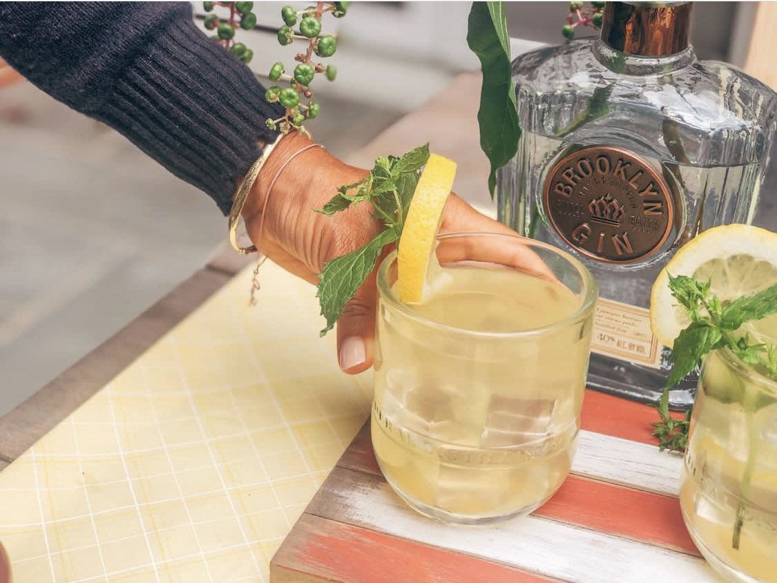 I always like to make sure the
cocktails I make have an extra bonus by including
mixers that are good for your immune system!
#BrooklynGin is one of my favorites
and goes great paired with just about anything!