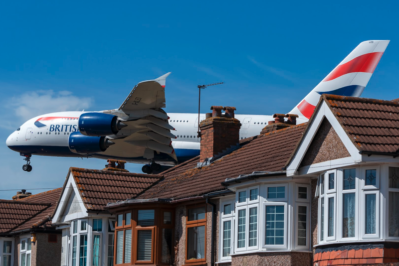 airwaysmagazine's tweet photo. British Airways (BA) is to reduce its short-haul winter flights from London Heathrow Airport (LHR) by 8% as staff shortages continue to worsen. #BritishAirways #FlightCancellations #FlightCap #LondonHeathrowAirport
https://t.co/7KldeN5s9B https://t.co/lh17gHjOp3