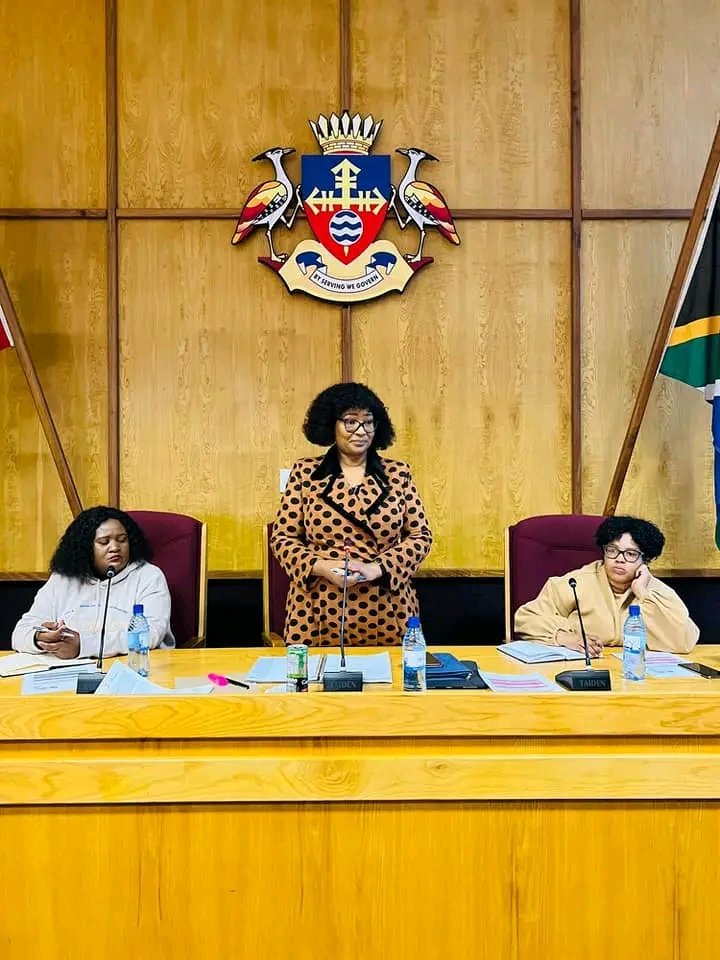 NC_drpw's tweet photo. MEC Fufe Makatong, together with the JTG District leaders joined by the Tribal Authority
Had an engagement to find an amicable solution to the ongoing road protests in the district
#TrendsettersInInfrastructureDevelopment
#ModernGrowingSuccessfulProvince https://t.co/oE9K3wEqhY