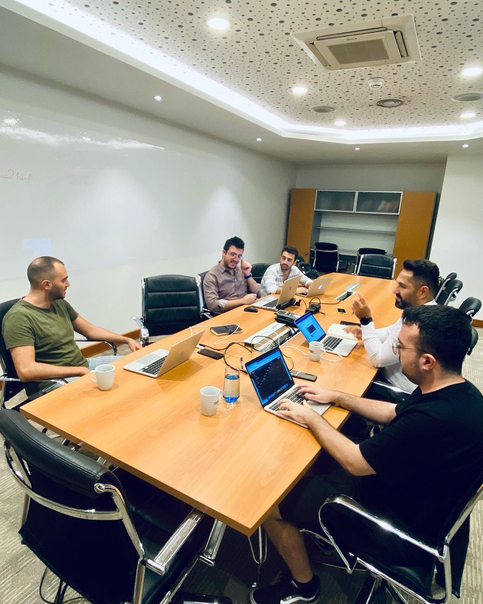 velibahceci's tweet photo. Bugün @kworkscenter ‘22 startuplarına verdiğimiz mentorluklerin 3. seansını yaptık. Hem büyüme stratejileri hem de veri odaklı dijital pazarlama konularında harika iç görüler ve aksiyon planları önerdik.İlerde unicorn olmalarını gönülden dilediğim bu startuplara başarılar dilerim https://t.co/kAbGTbdZDb