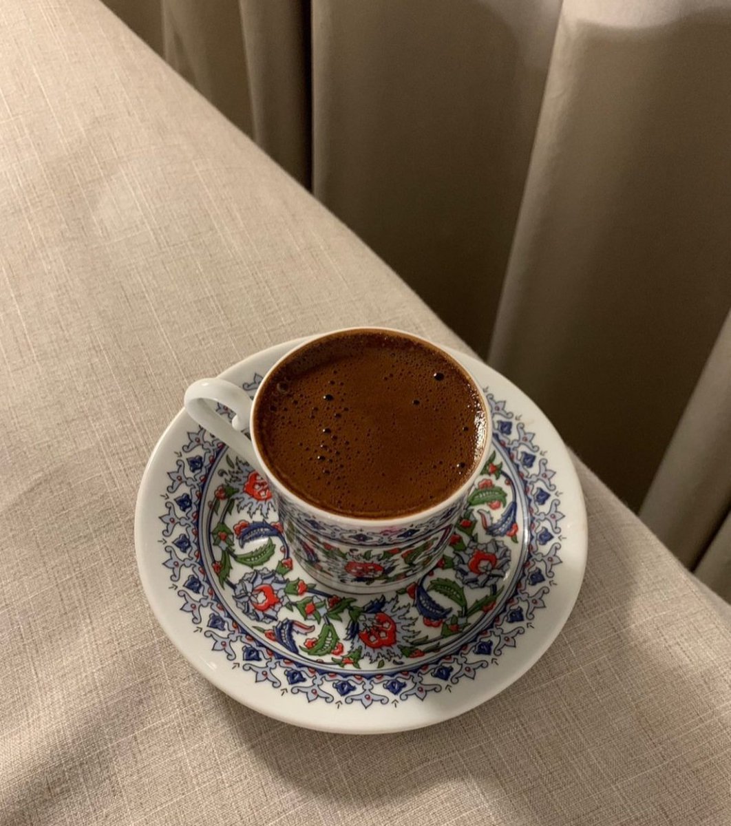 اصدقاء الليل شاركوني اخر كوب قهوه شربته🤍