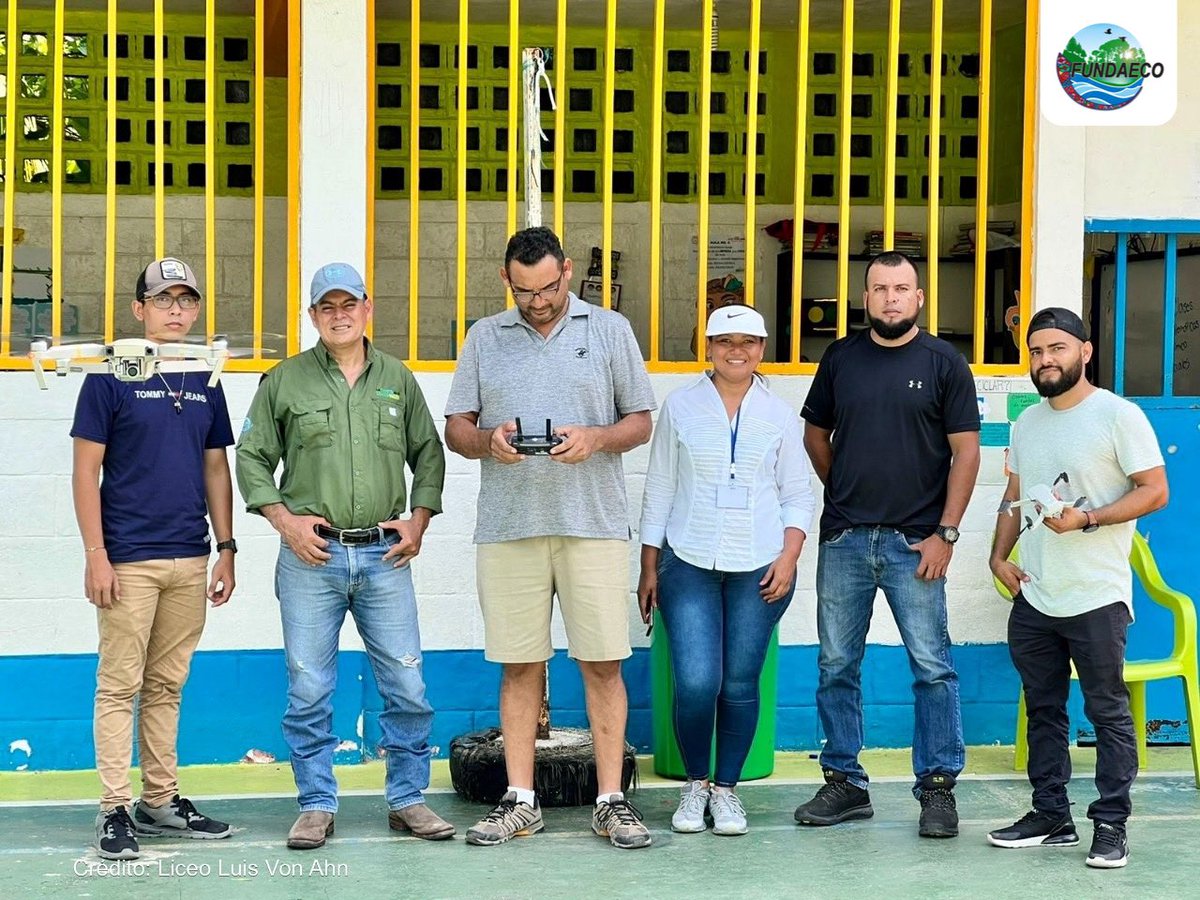 fundaecoguate's tweet photo. #NOTICIAS 🌿🎮🛸 Capacitación de Uso y Mantenimiento de Drones como herramientas para la #conservación y manejo de #recursosnaturales del #Caribe de #Guatemala participa @CONAPgt, #DIPESCA, @marngt, Muni Puerto Barrios y Muni Livingston. Nota completa 👉 https://t.co/QO766jQywV https://t.co/4wztimIPeu