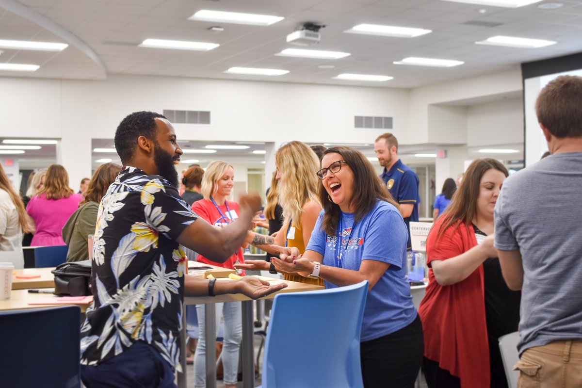 SLP_Schools's tweet photo. 👋Even staff have a first day! New staff are welcomed this week by learning the ins and outs of what SLP is all about. Let's give them a warm welcome to the Panther community! #SLPPantherProud https://t.co/dYTxZZjAIN