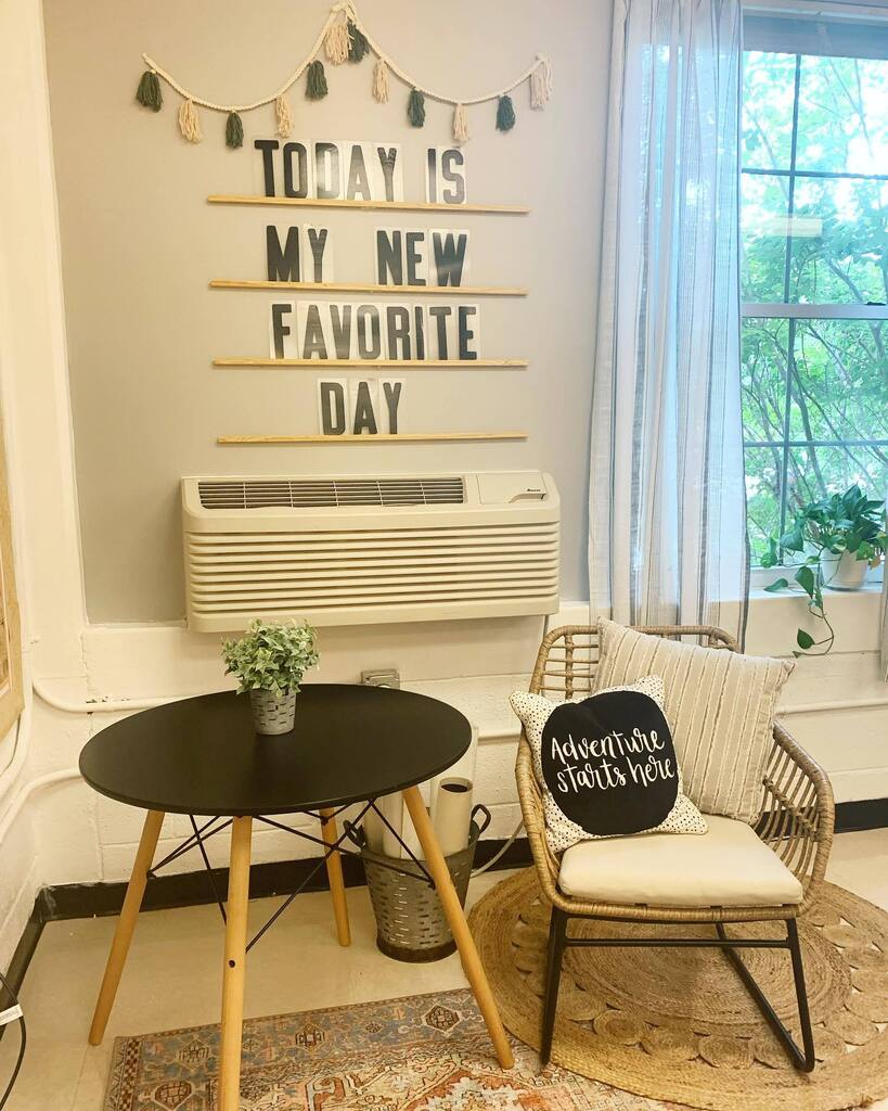 🤍☺️ #teachersfollowteachers #thirdgrade #iteach #iteachthird #iteach3rd #bohoclassroom #farmhouseclassroom #classroomdecor #classroomletterboard #letterledge instagr.am/p/ChnLGMOOh-s/