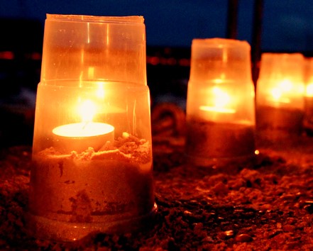 Candles on the Cobb Sun 28th August 8pm, Lyme Regis harbour. When you buy a candle you're not only remembering someone, you're helping raise funds for Lyme Regis Youth Projects, British Red Cross &amp; Cancer Research UK. Get candles at candlesonthecobb.com/candles  
#lymeregis #dorset