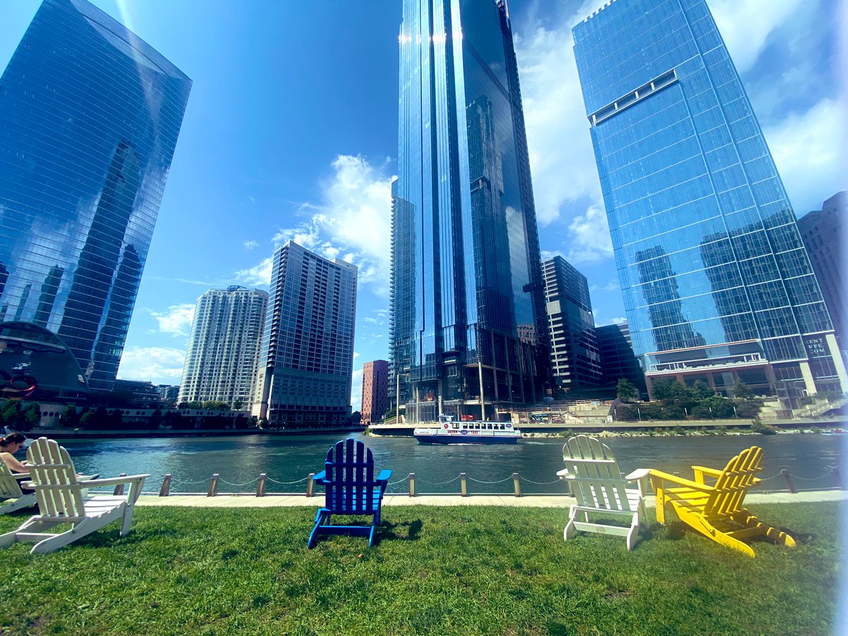 Lunch on the river in Chicago. Doesn’t get much better than this… 🌞#chicagostartups @RelishWorks