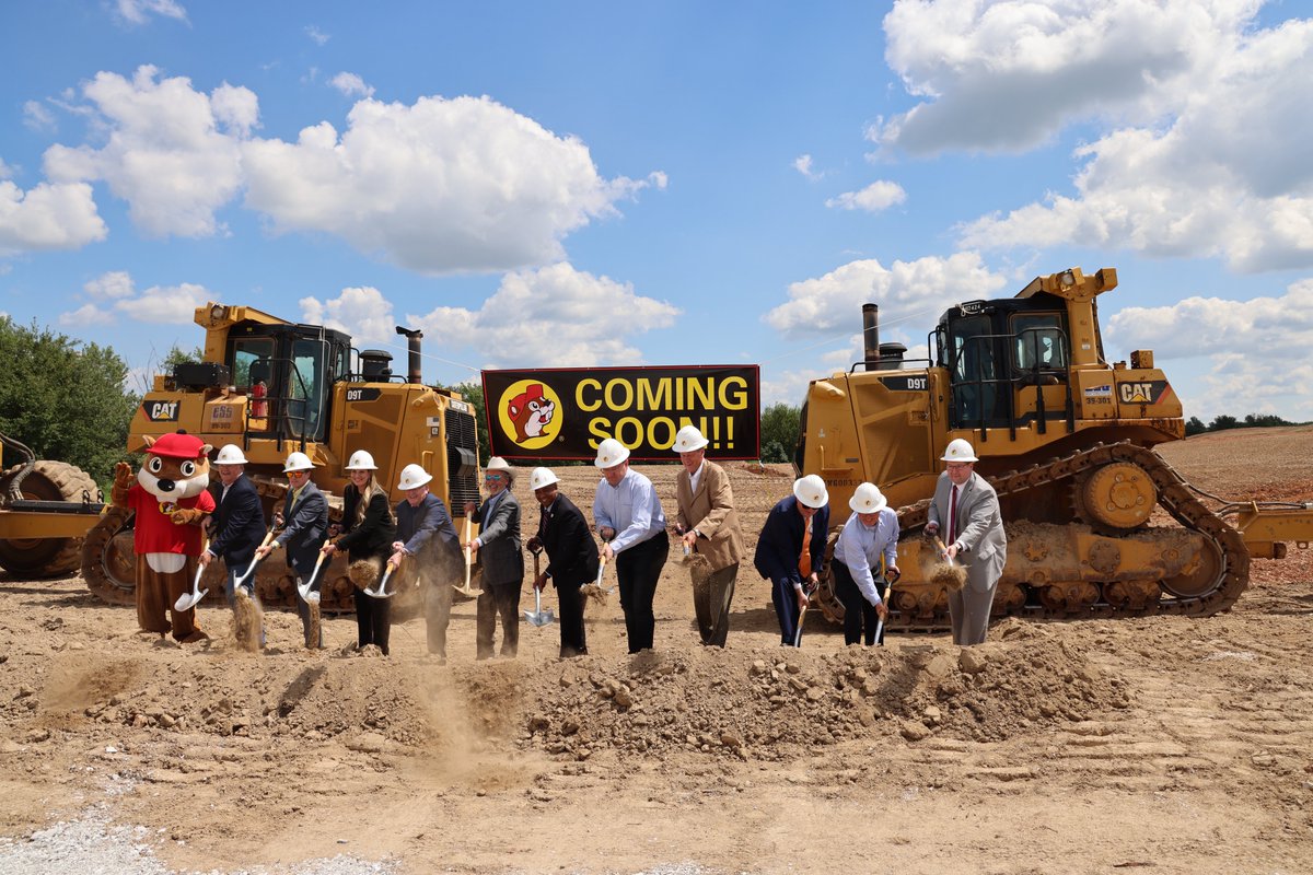 GreeneCountyMO's tweet photo. Greene County Commissioners attended the groundbreaking ceremony for @bucees Tuesday afternoon. 

The 53,000 square-foot, 100-pump convenience store will open at 3284 N. Mulroy Road off of I-44 in east Springfield. 

Buc-ee’s is targeting December of 2023 for its opening. https://t.co/2Bnp1kBwPa