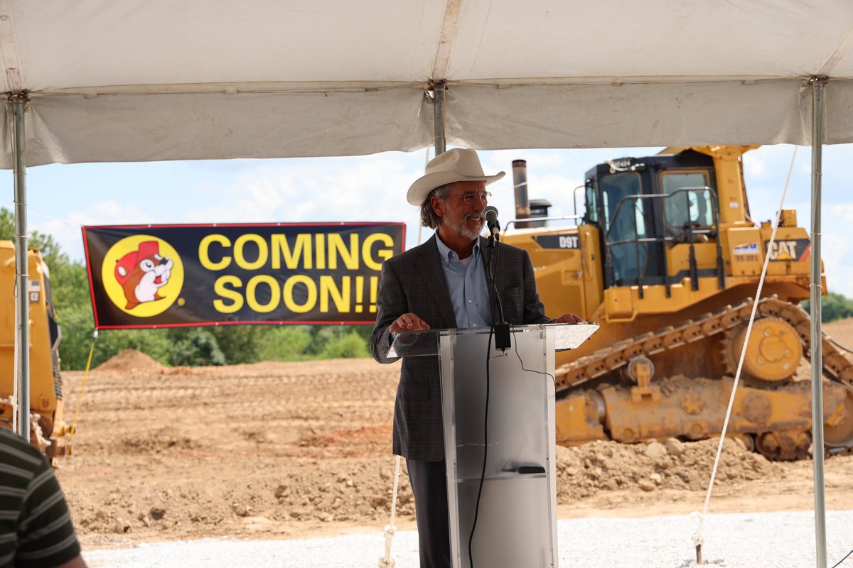 GreeneCountyMO's tweet photo. Greene County Commissioners attended the groundbreaking ceremony for @bucees Tuesday afternoon. 

The 53,000 square-foot, 100-pump convenience store will open at 3284 N. Mulroy Road off of I-44 in east Springfield. 

Buc-ee’s is targeting December of 2023 for its opening. https://t.co/2Bnp1kBwPa