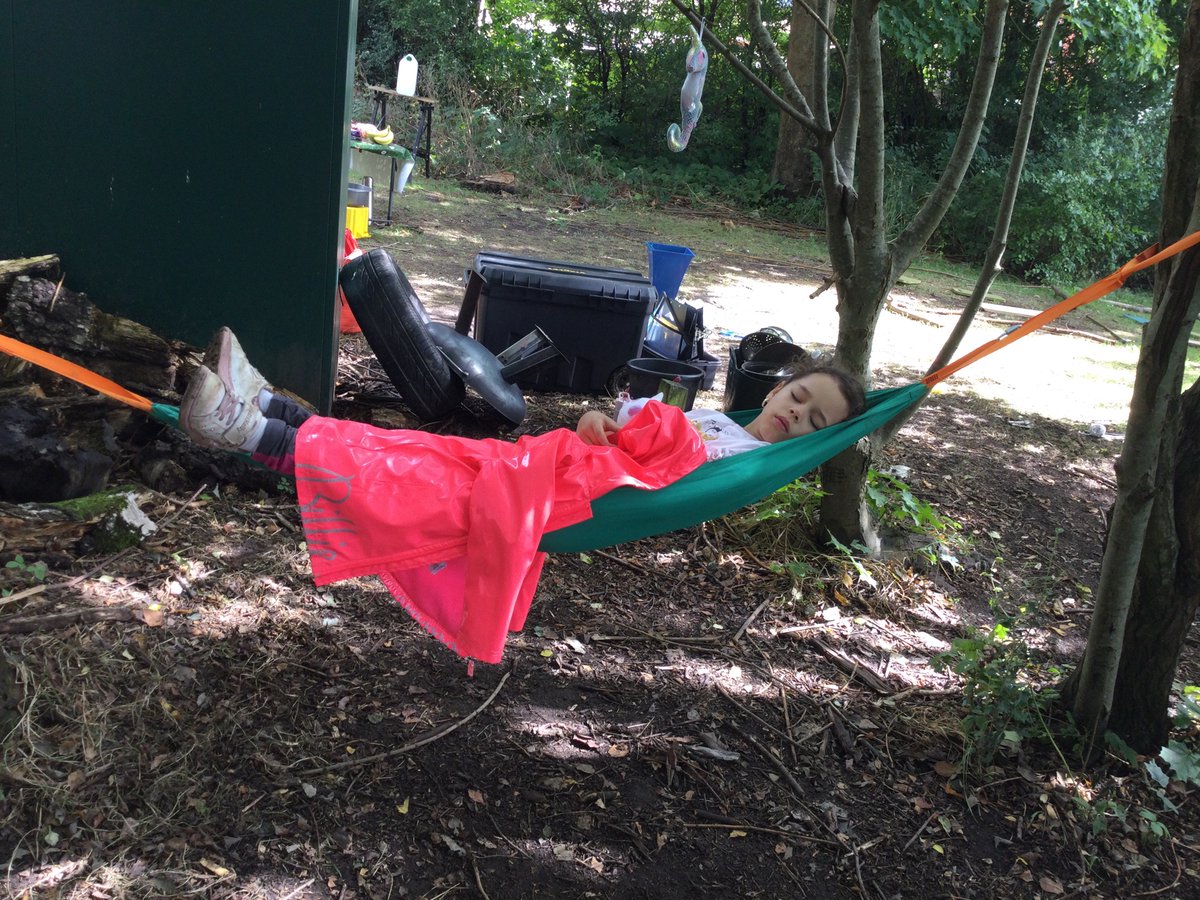The children enjoyed chilling in the hammock today 
#forestschool #relaxinginnature