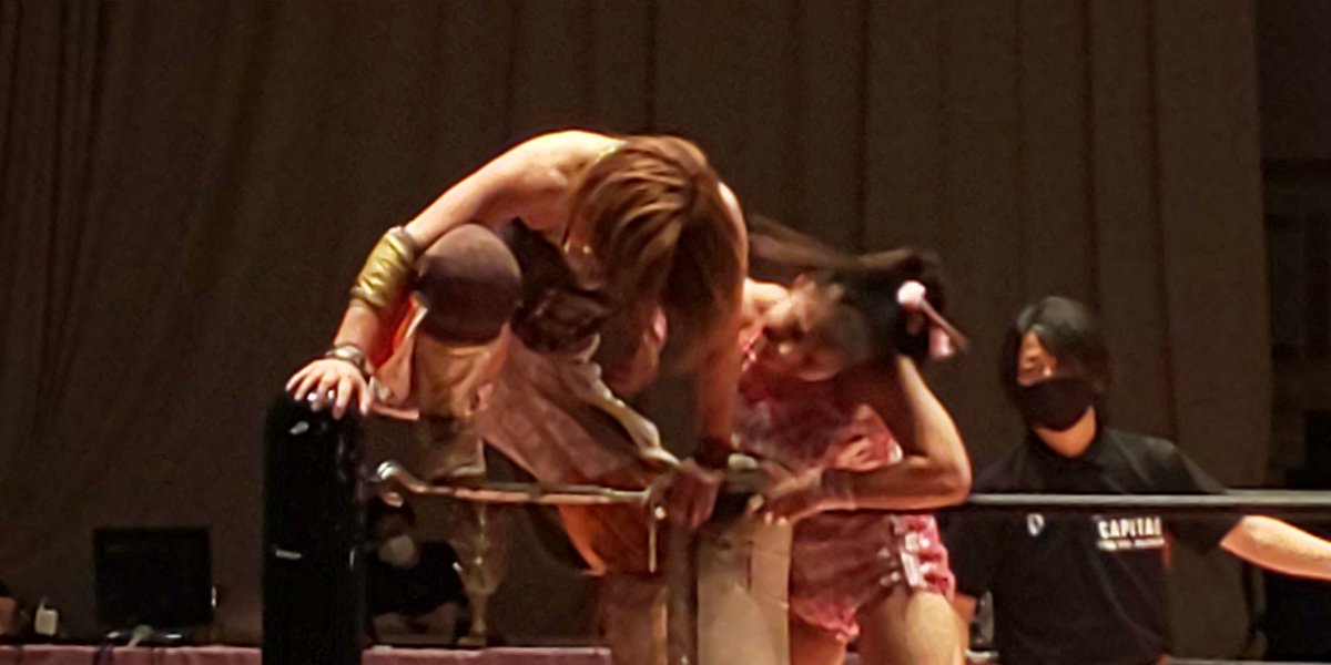 beerzcute's tweet photo. 東京女子プロレス
2022・8・14 後楽園ホール大会
メインイベント
第9回東京プリンセスカップ決勝戦
コーナーからの攻撃狙いを切り返す渡辺未詩さん!
#tjpw
#TPC9 https://t.co/ixNhoBMKa6