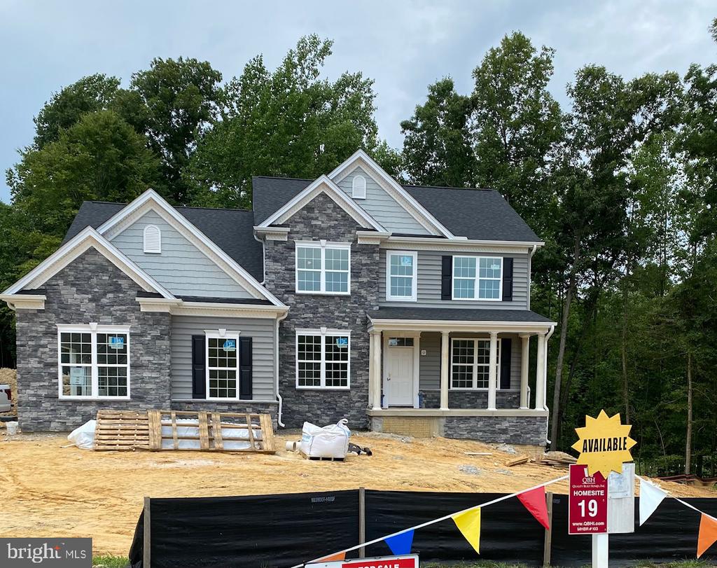 DianaDivver320's tweet photo. If you've been holding out for the perfect home, look no further. #homesweethome #newhome  https://t.co/6abxDmzvk0 https://t.co/VCkm44pEVm