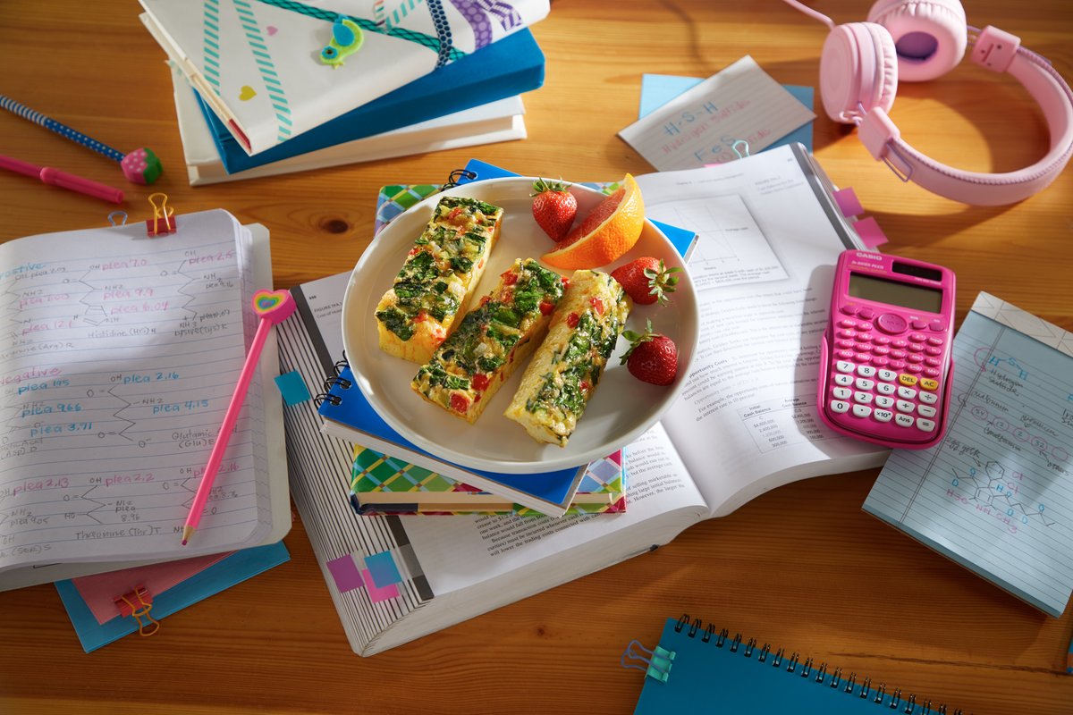 Scrambling to put a nutritious breakfast on the table before everyone’s out the door? Set aside some time this weekend to prep Vegetable and Cheese Frittata Fingers before next week’s busy schedule – they’ll be a hit with parents and kids alike! bit.ly/Frittata-Finge…