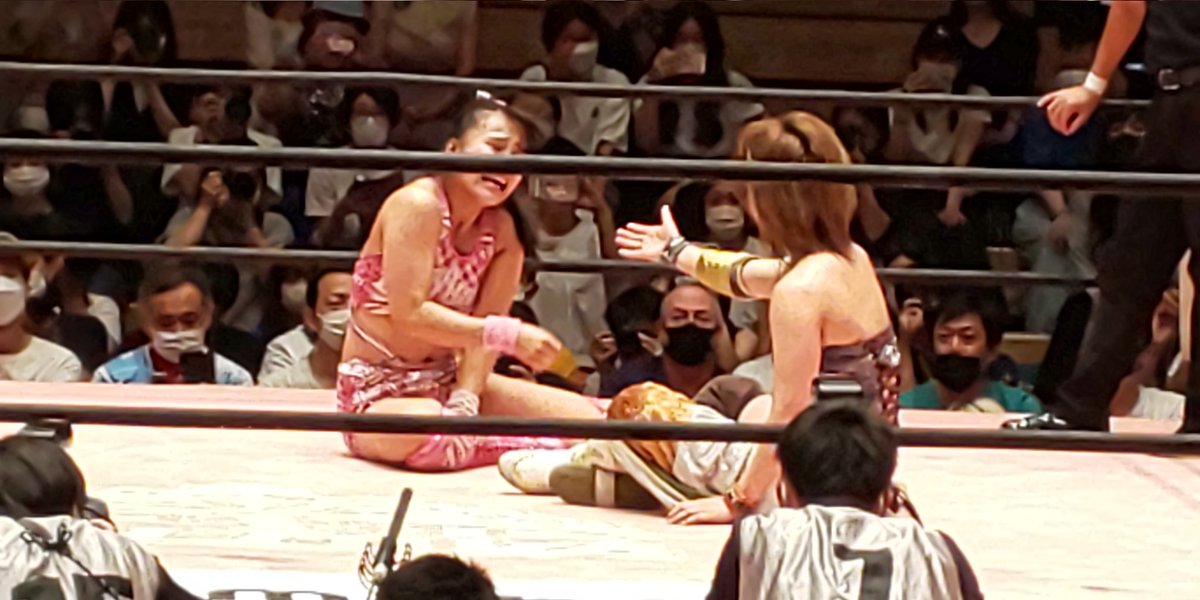 beerzcute's tweet photo. 東京女子プロレス
2022・8・14 後楽園ホール大会
メインイベント
第9回東京プリンセスカップ決勝戦
試合後の坂崎ユカさんと渡辺未詩さん!
#tjpw
#TPC9 https://t.co/tWu48yVI19