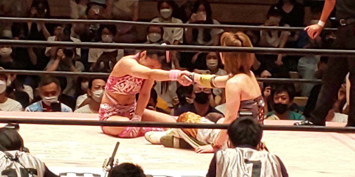 beerzcute's tweet photo. 東京女子プロレス
2022・8・14 後楽園ホール大会
メインイベント
第9回東京プリンセスカップ決勝戦
試合後の坂崎ユカさんと渡辺未詩さん!
#tjpw
#TPC9 https://t.co/tWu48yVI19