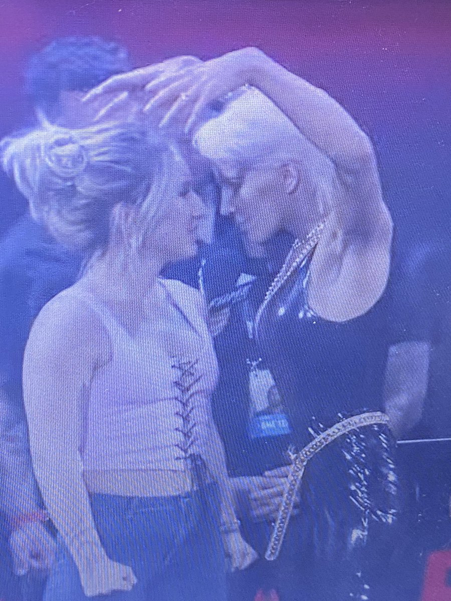 nwmmmmmmmmmm's tweet photo. #famemma15
my idioci się śmiejemy, a oni sektę zakładają, żeby nas wszystkich zdominować genetycznie. https://t.co/0xQtI5jt9a