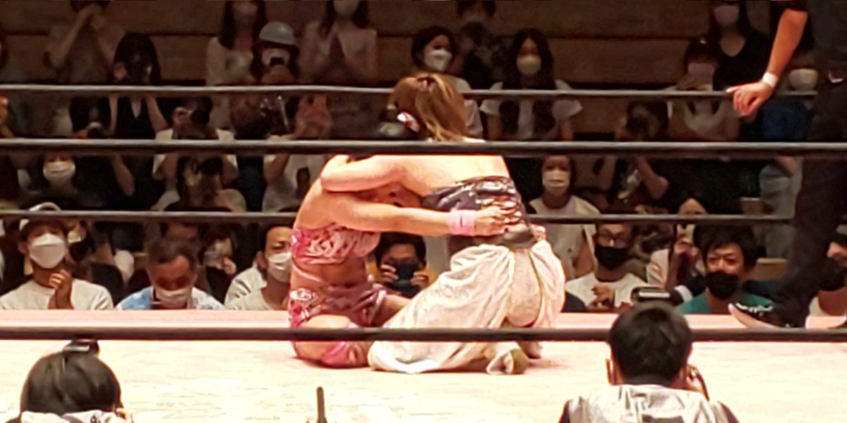 beerzcute's tweet photo. 東京女子プロレス
2022・8・14 後楽園ホール大会
メインイベント
第9回東京プリンセスカップ決勝戦
試合後の坂崎ユカさんと渡辺未詩さん!
#tjpw
#TPC9 https://t.co/tWu48yVI19