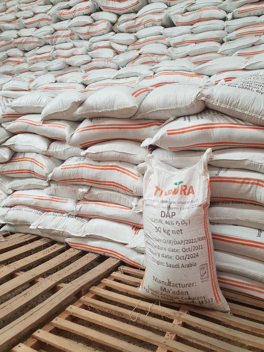 P_Karangwa's tweet photo. Visited sellers of agro-inputs today, in districts of @NyanzaDistrict and @RuhangoDistrict. Appreciated the new large and well managed inputs stock of @oneacrefundRW @NyanzaDistrict. One Acre Fund Tubura is among our important partners for agriculture transformation. https://t.co/7DWzAlhFts
