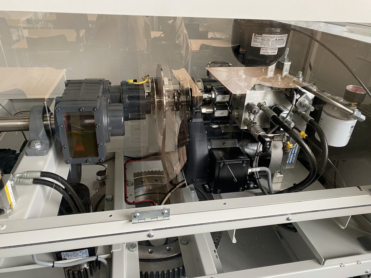 1KayleighFerg's tweet photo. I was down yesterday visiting the new extension to my team at @fifecollege Rosyth Campus. Great to see the new equipment down there ready for our new and progressing learners to use. 
#windturbine #training #nacelle #renewableenergy #windenergy https://t.co/TPlvTYLucZ