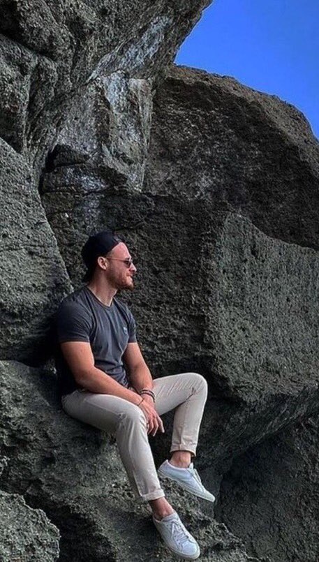 Порой молчание, красноречивее любых произнесённых слов, может прозвучать куда громче и убедительнее. #KeremBürsin