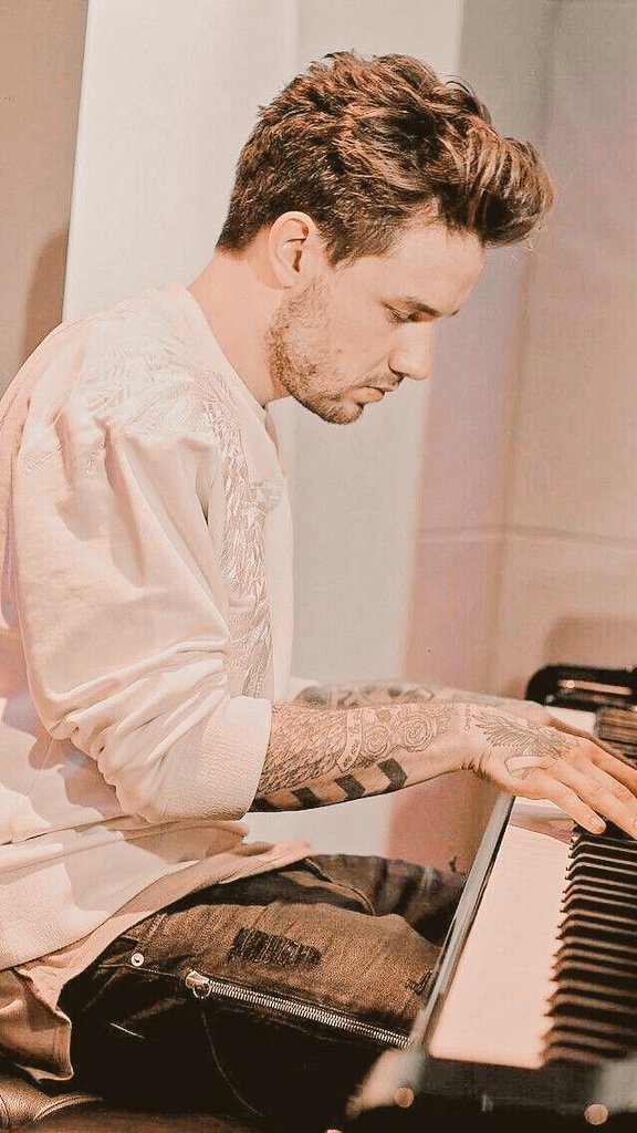 lmorv_arid28l's tweet photo. WE LOVE YOU LIAM 
LIAM PAYNE IS TALENTED 
LIAM PAYNE IS BEAUTIFUL 
LIAM PAYNE IS AMAZING https://t.co/aIDsdLKYGf