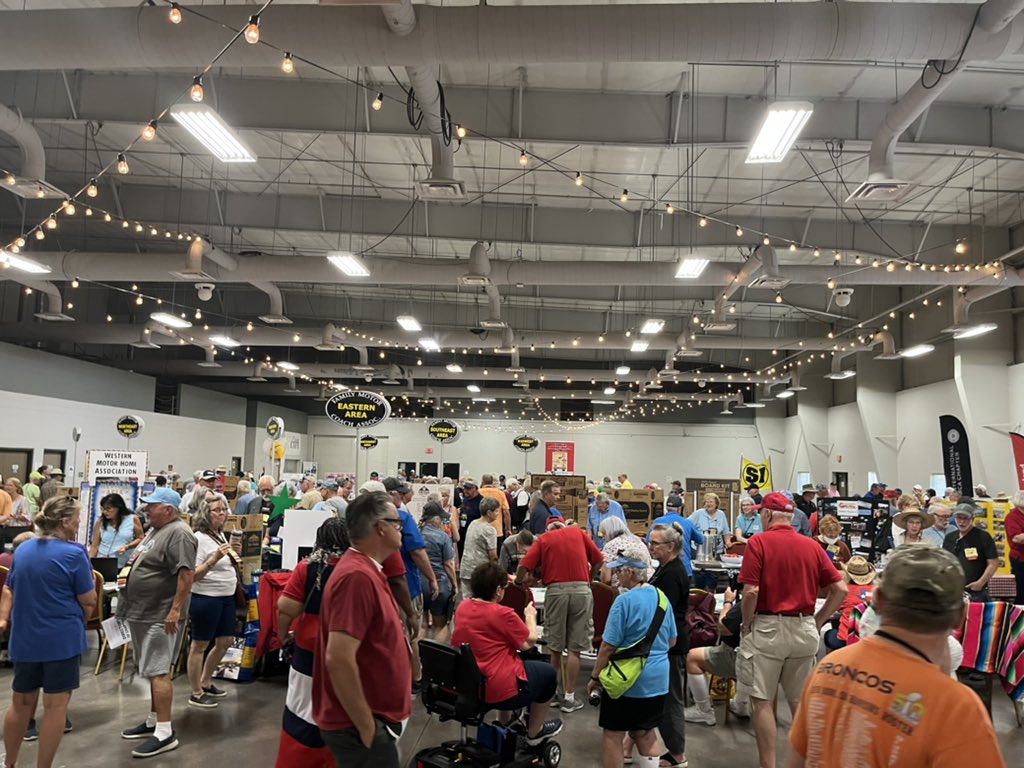 FamilyRVClub's tweet photo. We ❤️ our chapters! 

FMCA attendees got to meet chapters from across the country at this convention’s Chapter Fair

#fmcaNE22 https://t.co/B67cBqFXea