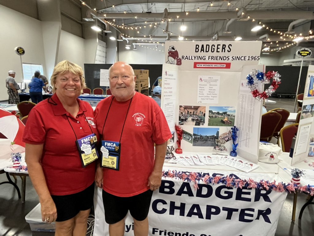 FamilyRVClub's tweet photo. We ❤️ our chapters! 

FMCA attendees got to meet chapters from across the country at this convention’s Chapter Fair

#fmcaNE22 https://t.co/B67cBqFXea
