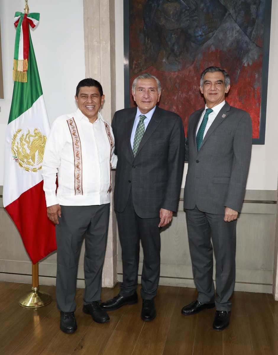 El Secretario de Gobernación, <a href="/adan_augusto/">Adán Augusto López H</a>, se reunió con los gobernadores electos de Oaxaca, <a href="/salomonj/">Salomón Jara Cruz</a>, y de Tamaulipas, <a href="/Dr_AVillarreal/">Américo Villarreal</a> para abordar temas de agenda acerca de la transición en cada uno de esos estados.