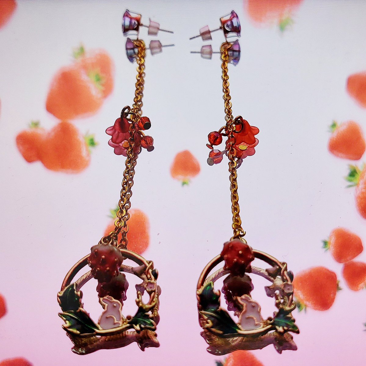 Our Strawbunnies earrings are out now! 🍓 Don't miss out on this edition of our bunny earrings!