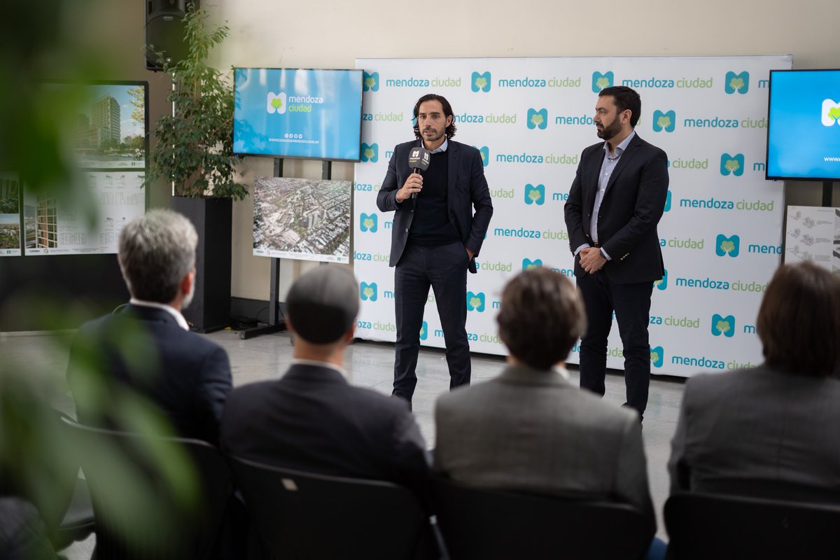 UlpianoSuarez's tweet photo. Con este proyecto, se cierra una cicatriz urbana, poniendo en valor un pasivo urbanístico y generando nuevas viviendas, lo que permite dinamizar la inversión privada y la creación de empleo. https://t.co/vnFkIcxaX0