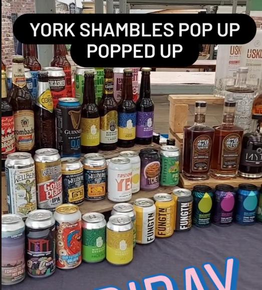 nomnomdan's tweet photo. A nice surprise in York was to bump into a man selling probably the best selection of alcohol-free beers that I've ever seen in person! This is him: https://t.co/nN2qVzNFqW I look forward to adding some more beer reviews to my Very Long Thread soon. https://t.co/7PUJpchca0