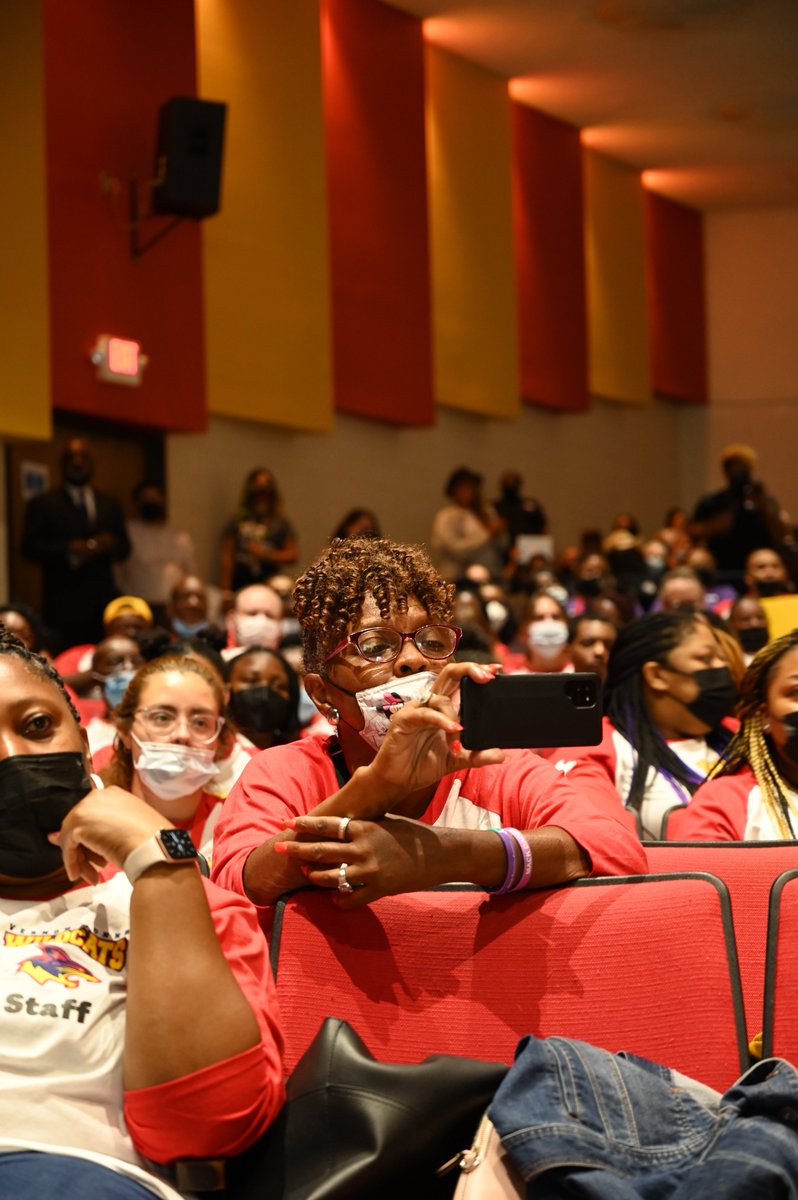 pcps_va's tweet photo. PCPS, Today was a good day😎😎 #Convocation22 
@JuliusHamlin @taqdaniels @pambell32 ...Sidenote, Twitter needs to allow more photos in a post 😩because we had a blast. #onepetersburg https://t.co/PfFa0mApfs