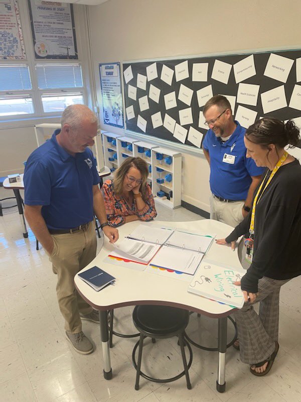 SSSGamecocks's tweet photo. We enjoyed hosting Unicoi County Middle School today in the CTE Lab for collaboration between schools. @WCDE_TN @hayesc_wcde https://t.co/vL0SuP1Q4r