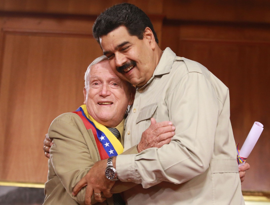 Qué honor haber contado con su sabiduría, su calidez humana y su inmenso amor por esta Patria. ¡Maestro Fruto Vivas! Gracias por haber promovido la esencia de la venezolanidad, a través de tus majestuosas obras. El arte despide a uno de los imprescindibles.