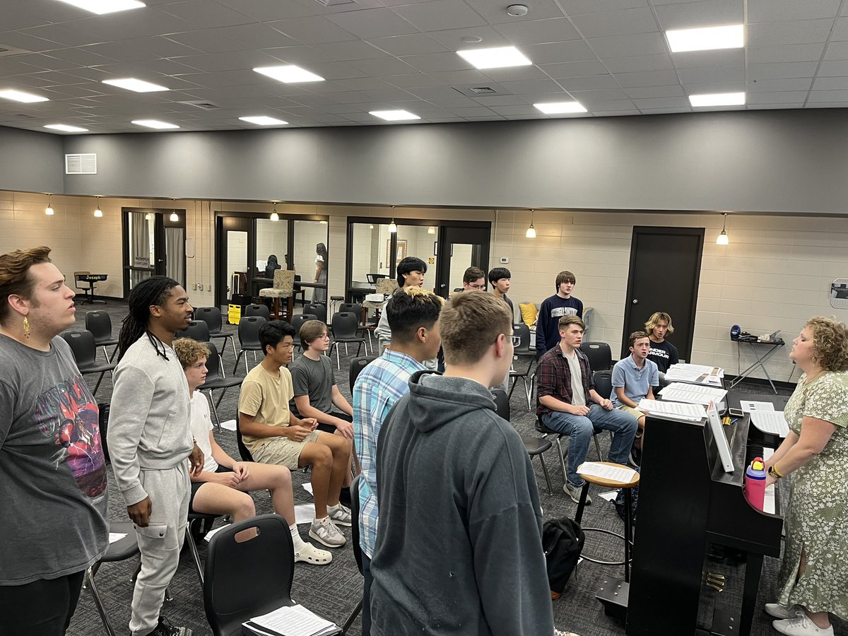 janwoochorus's tweet photo. RHHS Choral Program now has a Men’s Ensemble! All men are welcome on Tuesday afternoon 2:45-3:45. No audition required &amp; you do not have to be a in a choir class! #realmensing https://t.co/TQDp3RLsxb
