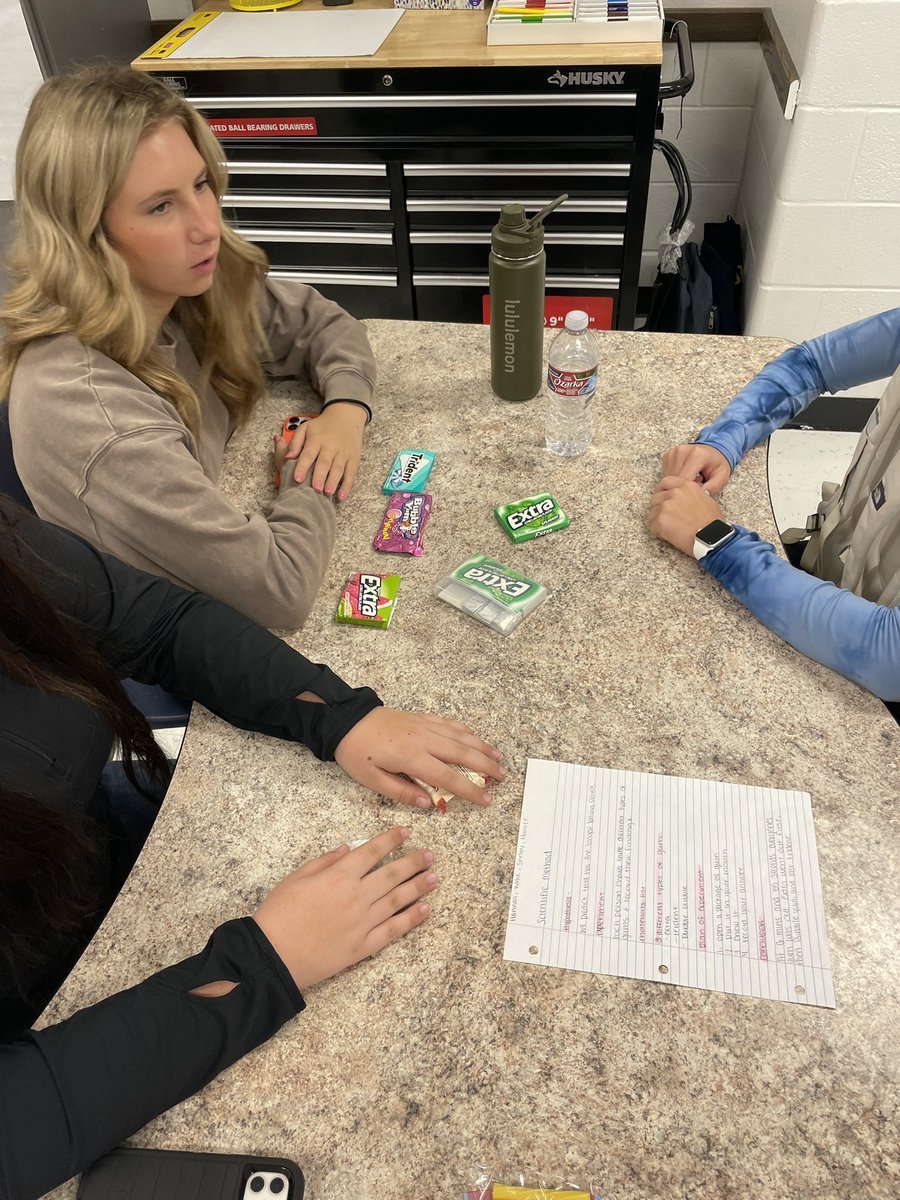 MRobsAg's tweet photo. The Advanced Animal Science students were given a question and they had to come up with an experiment to show their knowledge of the scientific method! #learnbydoing #LCAG https://t.co/IS97CkjijB