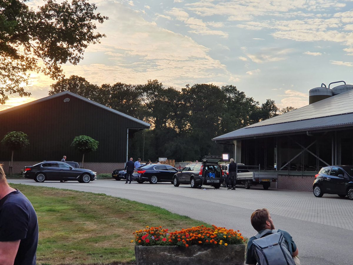 Twee ministers hebben gisteren het melkveebedrijf van afdelingsbestuurder Rudie te Selle bezocht. Aan de orde zijn geweest o.a. het onhaalbare KDW, de desondanks goede staat vd natuur, het totale gebrek aan perspectief, en het ontnemen van vakmanschap.
winterswijk.nl/ministers-bezo…
