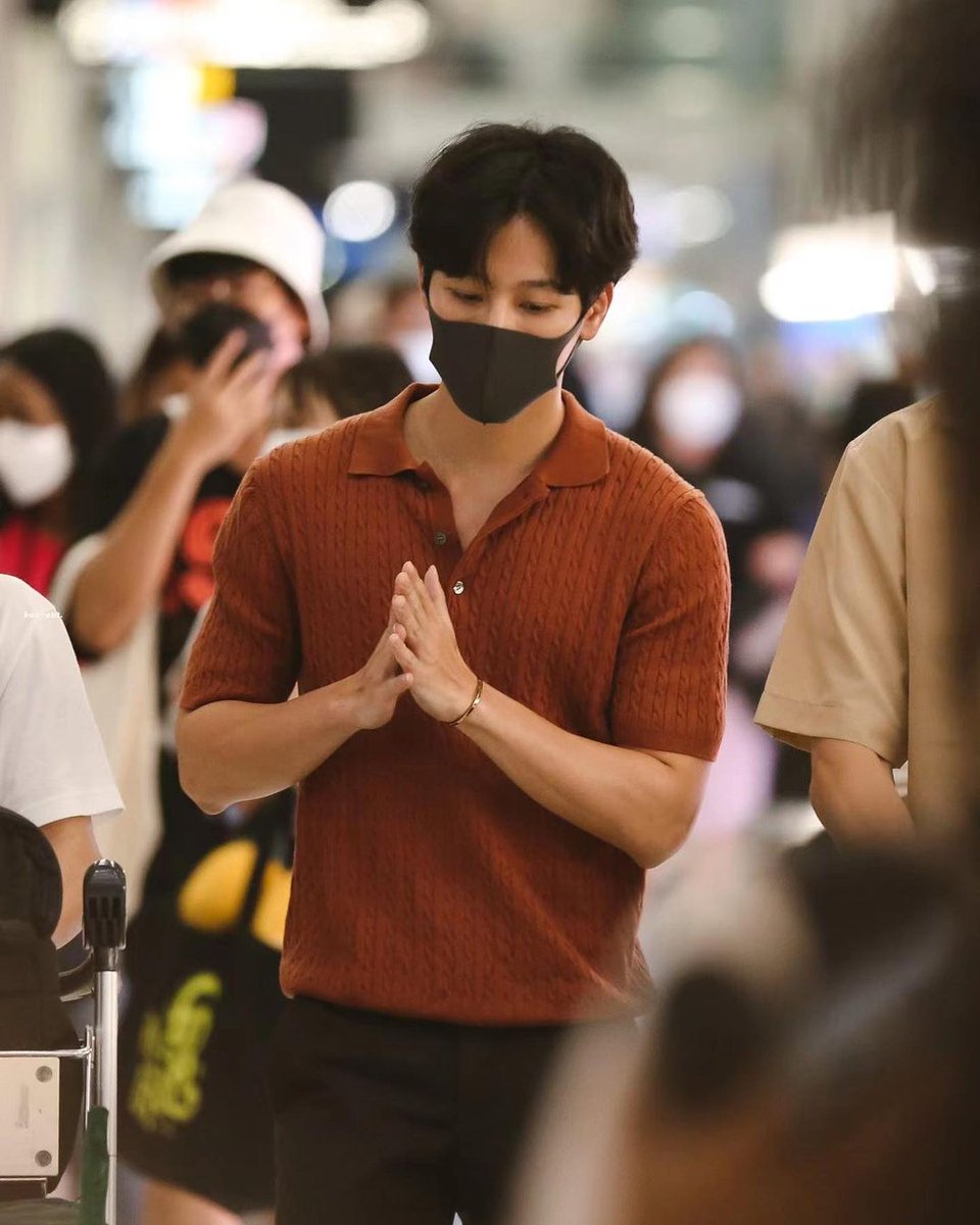 KxmEdward's tweet photo. ᅠ✦ㅤㅤ▎𝙺𝙸𝙼 𝙴𝙳𝚆𝙰𝚁𝙳  ⦂  
                             𝐡𝐨𝐠𝐚𝐫 𝐝𝐮𝐥𝐜𝐞 𝐡𝐨𝐠𝐚𝐫 

—Durante el último año Eddie había estado fuera de casa, en realidad, fuera del país y hasta del continente. https://t.co/CTuZoPJjDt