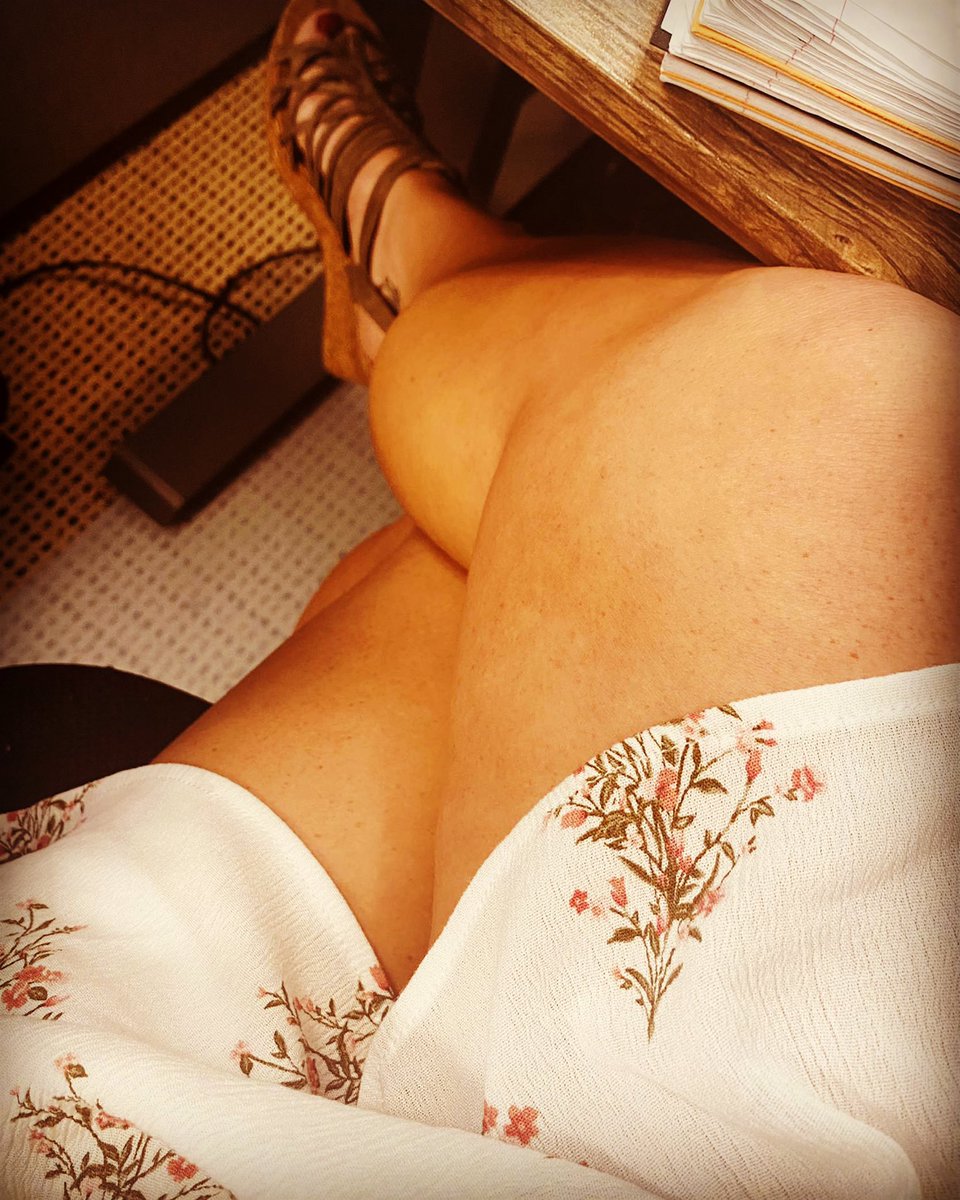 KoKoCakesQueen's tweet photo. Is it 5 o’clock yet?! #readytobehome #home #5oclock #5oclocksomewhere #fiveoclocksomewhere #TalkThatTalk #NationalShutdown #shutdownwork #work #workshutdown #officework #office #officegirl #officejob #onlyfansbabe #onlyfans #onlyfansgirl #koko #kokocakes #kokocakesqueen https://t.co/Z4YpML405Z