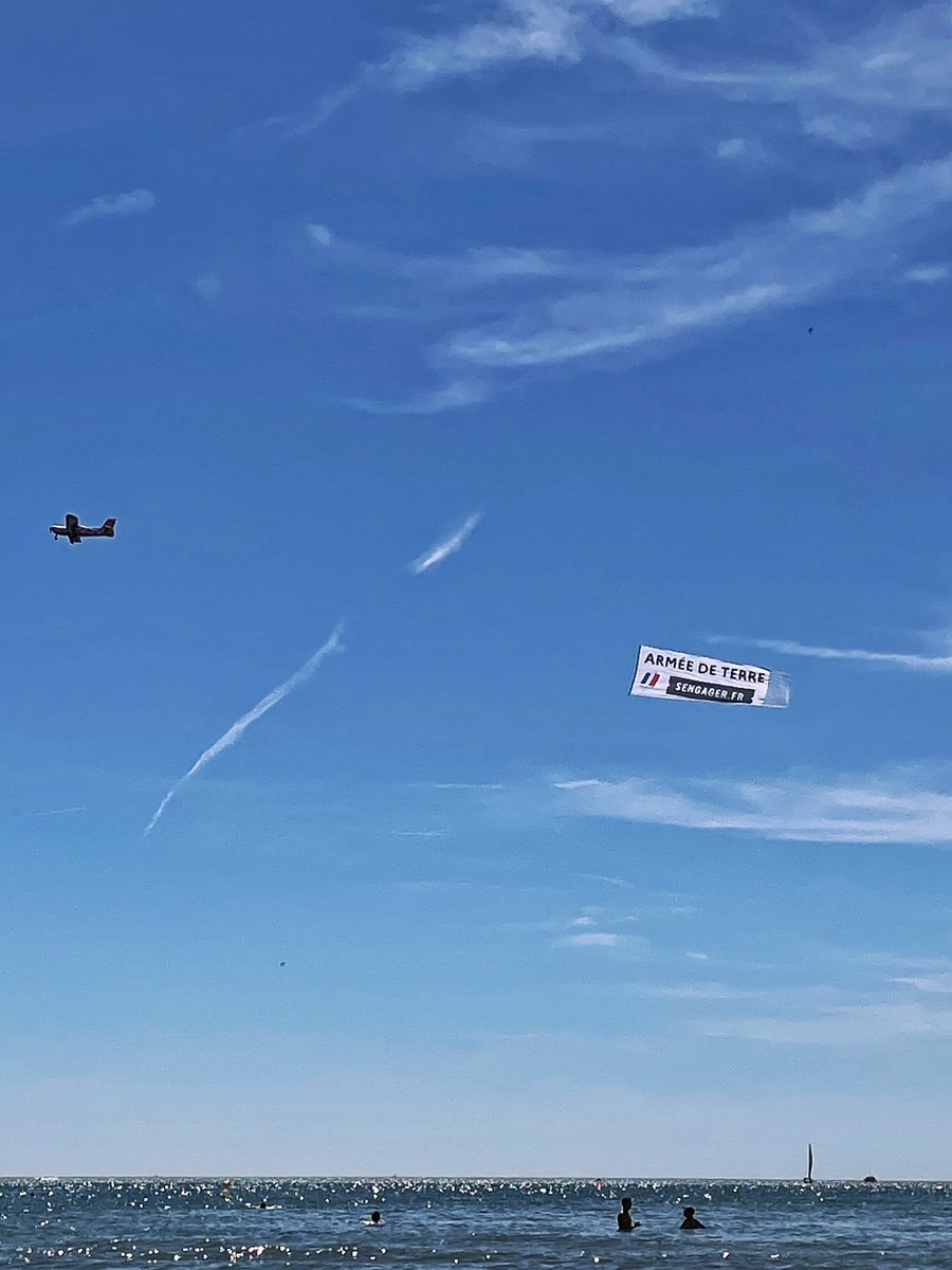 Elisabarg's tweet photo. Hey @armeedeterre @Armees_Gouv un peu de conscience écologique serait de mise avec des publicités moins énergivores!! 
#transitionenergetique #loiclimat #ClimateEmergency #climat #ClimateAction #Ecologie https://t.co/P9CfQzahF1