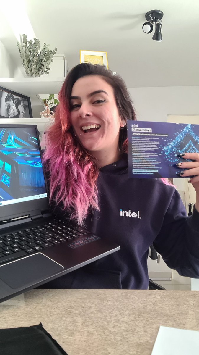 bahgutierrez's tweet photo. OLHA SÓ O QUE A @intelbrasil TROUXEEE ✨
OBG mamys Intel pelo Acer Helios 300 💙 Eu fiz o #UnboxingIntel desta belezinha lá no insta pra quem quiser ver 👀
E lembrando: o #IntelGamerDays tá no aquecimento das melhores promos que você vai ver NO ANO (continua...)
/PUBLICIDADE/ https://t.co/W54NCsnuwB