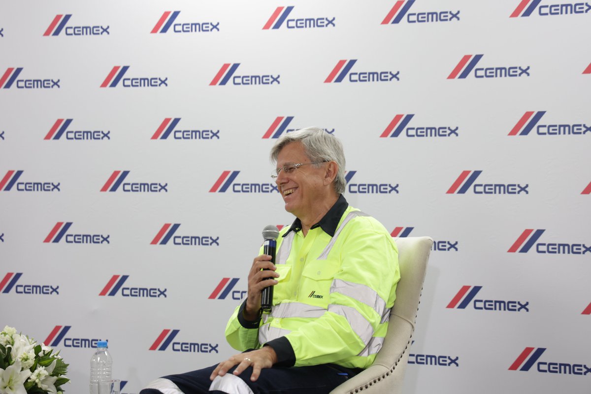 CEMEXDominicana's tweet photo. ¡Gracias a @Fernandogzz por su visita y por contarnos su experiencia, además de hablar sobre el rol de la mujer en la industria de la construcción! @cemex https://t.co/SqVjYpCnaH