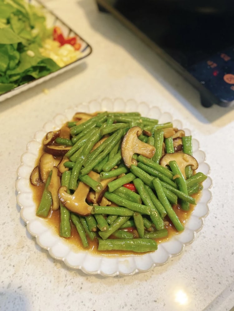 Candice83329975's tweet photo. Lunch is ready: Sauteed ginger chicken with braised beans and stir-fried greens #Lunch #gingerchicken #beans #greens https://t.co/lop3nRcSWR