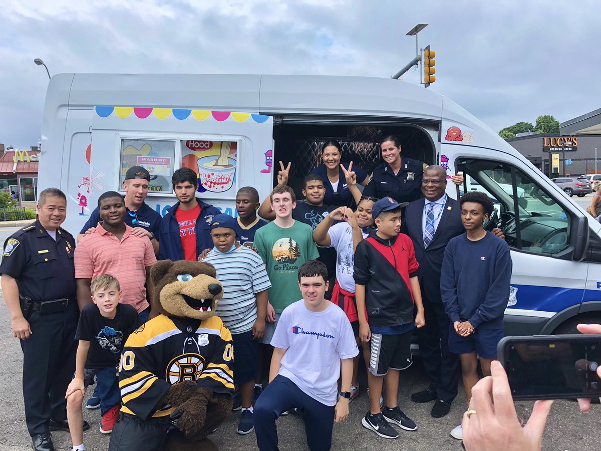 BCEengagement's tweet photo. “Top Cop👮♂️ visits Top Shelf 🍪”@topshelfcookies! @bostonpolice Officers from #C11 #B3 & #BCE had a great time w/@NHLBruins Blades 🐻 we enjoyed making 🍪, eating🍦, & spending time w/ #ouryouth💙 #adamscorner #dorchester #commUNITYpolicing #engagementeveryday #operationhoodsiecup https://t.co/QaOQSTxNao