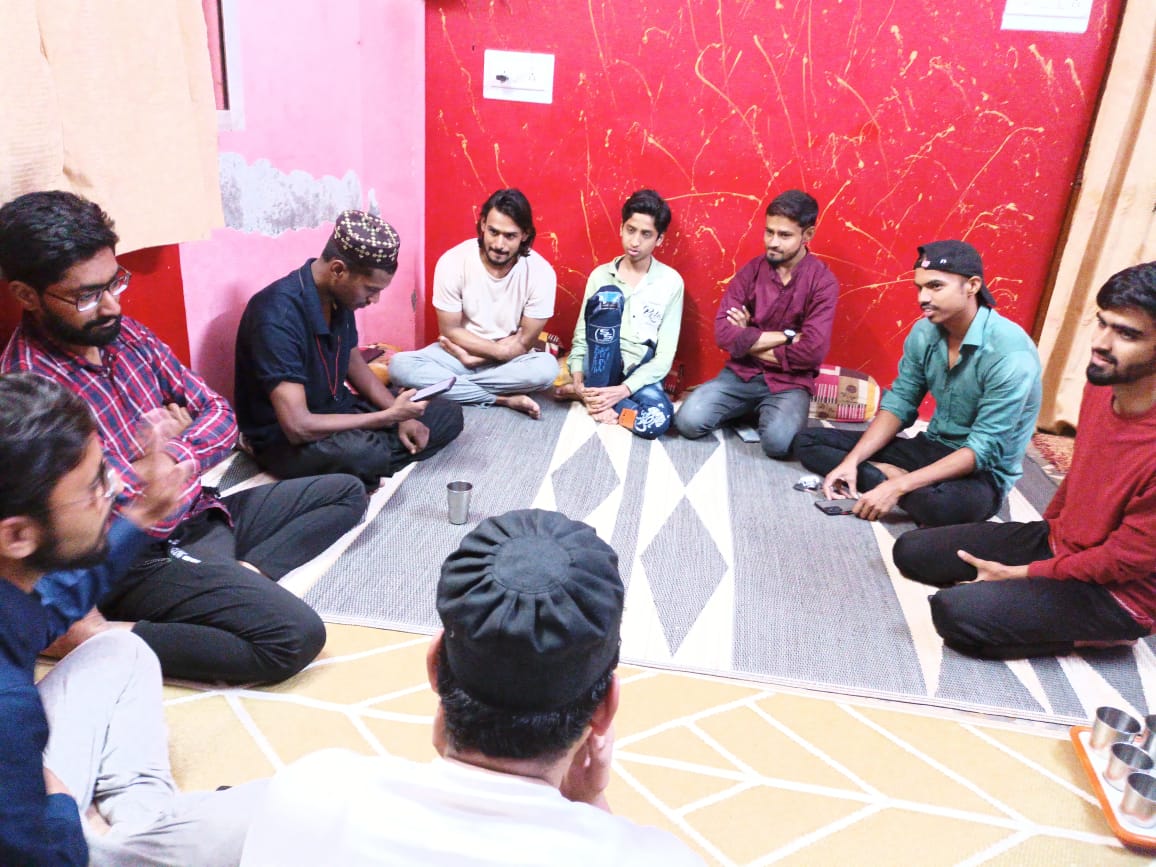 SioUjjain's tweet photo. Concluding program for "Know Prophete Muhammad PBUH" campaign Has been organized by zone in ujjain unit.
Cadres shared their experiences of campaign along with a positive attitude of we must continue inter faith dialogues.
#KnowMuhammadPBUH
#SIO_MP_West https://t.co/AbjSS1Qupi