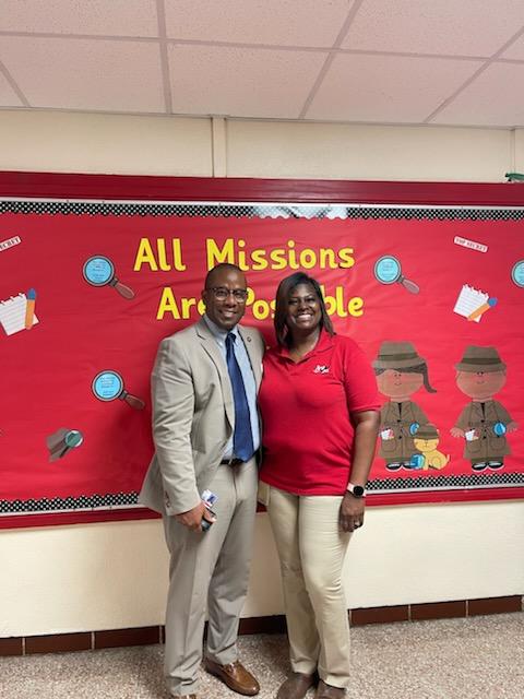 Rochelle Mayes (@windsor_wrs) on Twitter photo A great thing happened today at Windsor Village ES. Surprise visit from Superintendent House. It was a great pleasure to meet and talk with you. Thank you <a href="/HoustonISD/">Houston ISD</a> <a href="/slouis70/">Shantelle Louis</a> <a href="/wv_eagles/">Windsor Village ES</a> @HISD_Wraparound <a href="/MsWilliams_WRAP/">Ms.Williams</a> <a href="/HISDSupe/">Mike Miles</a> A great thing happened today at Windsor Village ES. Surprise visit from Superintendent House. It was a great pleasure to meet and talk with you. Thank you <a href="/HoustonISD/">Houston ISD</a> <a href="/slouis70/">Shantelle Louis</a> <a href="/wv_eagles/">Windsor Village ES</a> @HISD_Wraparound <a href="/MsWilliams_WRAP/">Ms.Williams</a> <a href="/HISDSupe/">Mike Miles</a>