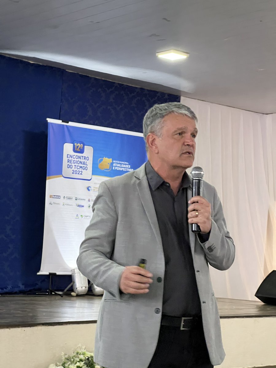 henriqueziller's tweet photo. Palestra sobre o código de ética no serviço público do Estado de Goiás no 12° Encontro Regional do @tcmgooficial em Acreúna. https://t.co/M0zC7ussEO