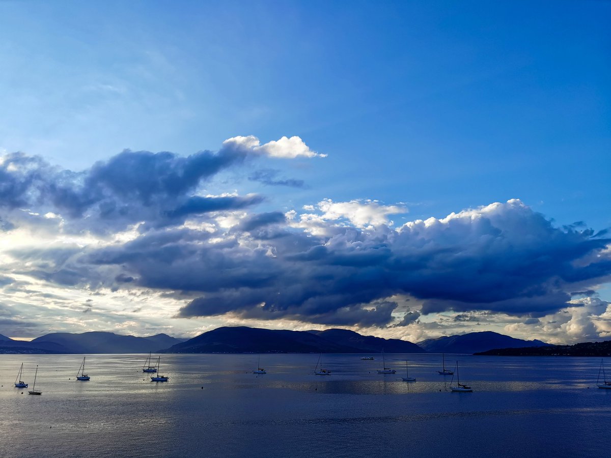 Catrionareids's tweet photo. Tuesday (I've been thinking it's Thursday all day) but, Tuesday evening here..

#gourock
#inverclyde
#notthursday
#slowweek https://t.co/0VJemAuQDH