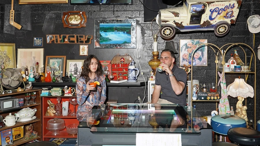 "ReBAR’s interior was a perfect example of my favorite part of Las Vegas." A VICE reporter finds Tinder success (?) at ReBAR!  

vice.com/en/article/93a…  

#rebarlv #getdrunkandbuyshit #dtlvartsdistrict  #mainstreet #lasvegasmainstreet #lasvegas  #mysterybeer #tindersuccess