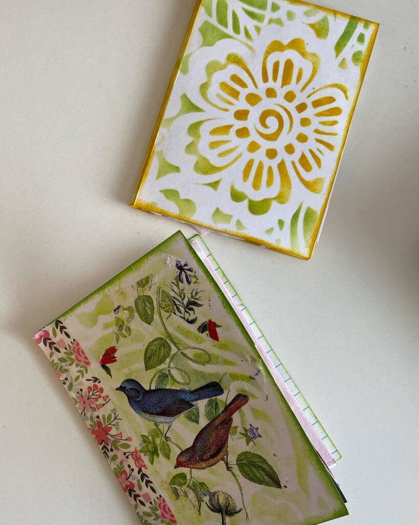 LeonasDesigns's tweet image. #MiniNotebooks created from #IndexCards inspired by Pam @thepaperoutpost #junkjournalweekly @helenjeannedesigns #junkjournalephemera